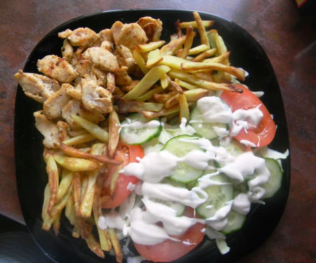Ile kcal ma kebab box z frytkami? Sprawdź, ile naprawdę zjesz Ile kcal ma kebab box z frytkami? Sprawdź, ile naprawdę zjesz