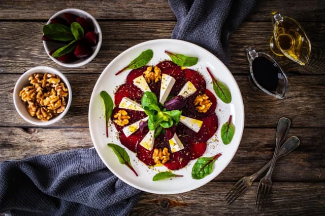 Idealny sos do carpaccio z buraka, który podkreśli jego smak Idealny sos do carpaccio z buraka, który podkreśli jego smak