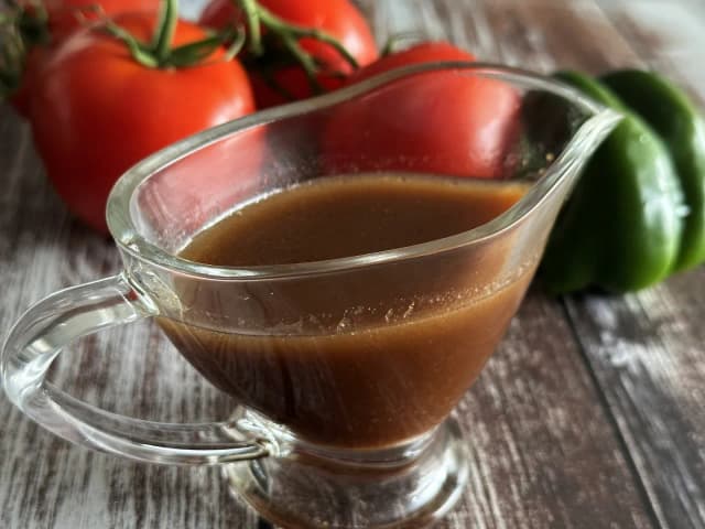 Jak zrobić sos balsamiczny do sałatek - prosty przepis krok po kroku Jak zrobić sos balsamiczny do sałatek - prosty przepis krok po kroku