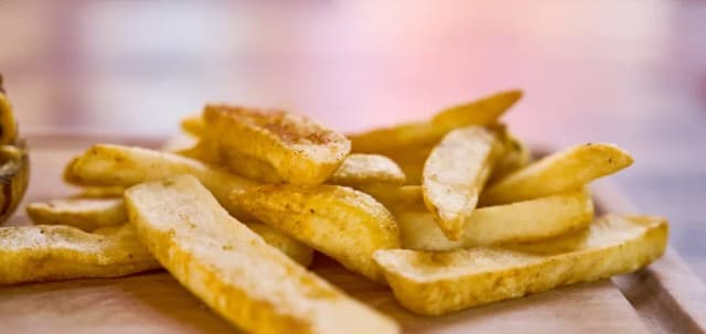 Ile robi się frytki w piekarniku? Sprawdź czas i temperaturę pieczenia Ile robi się frytki w piekarniku? Sprawdź czas i temperaturę pieczenia