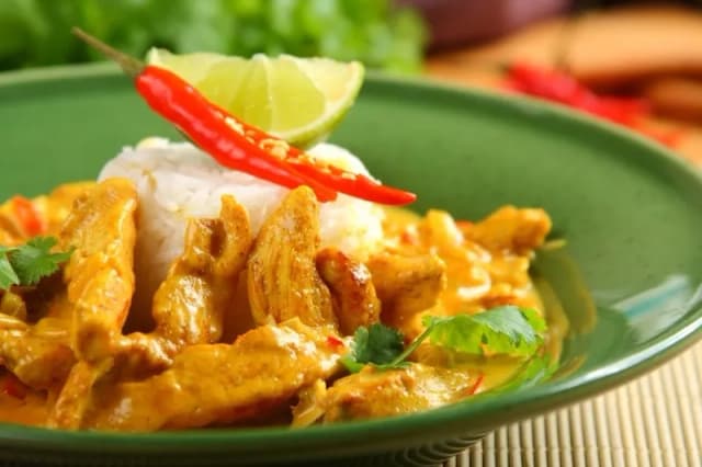Jak zrobić sos curry z kurczakiem – prosty przepis na smaczne danie Jak zrobić sos curry z kurczakiem – prosty przepis na smaczne danie